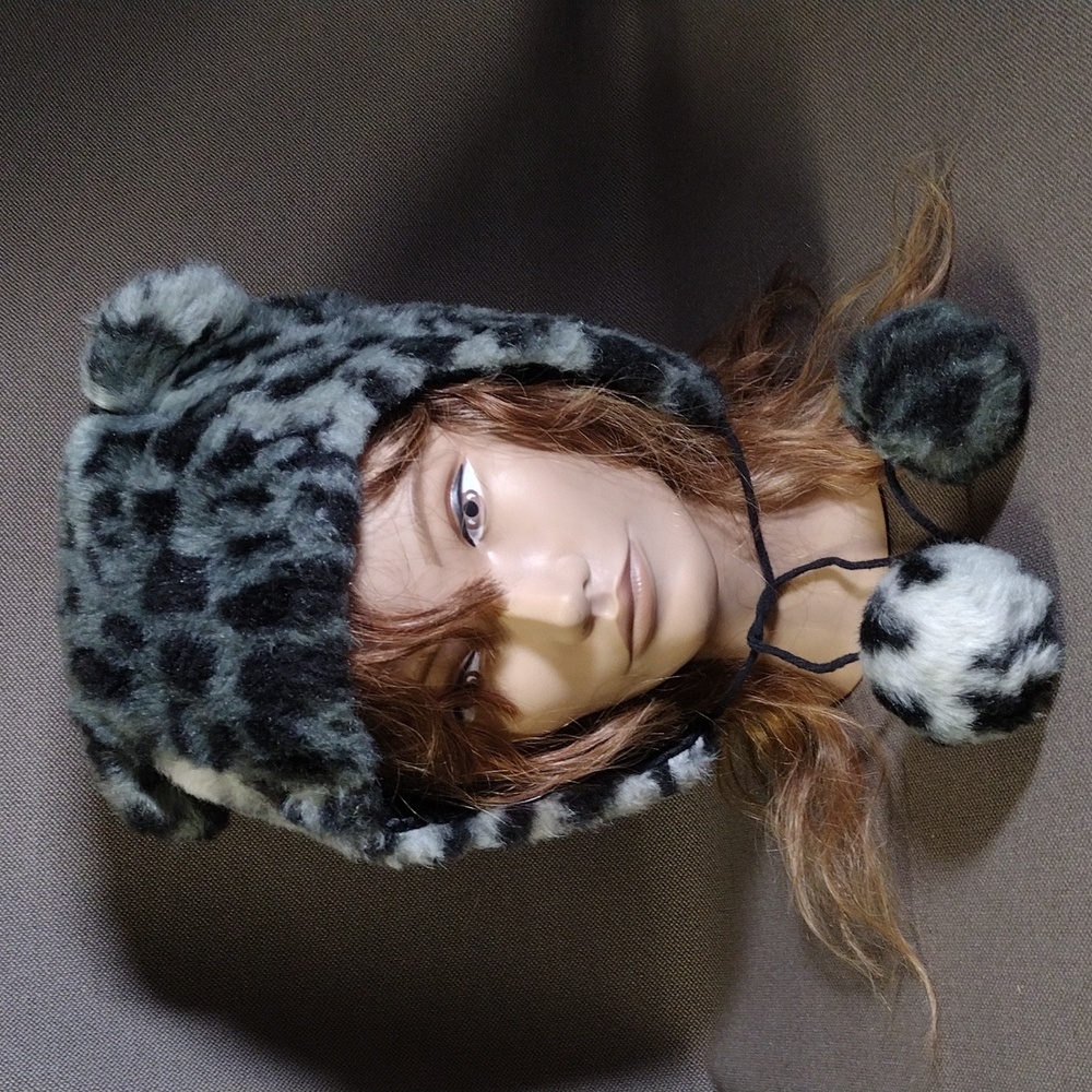 Faux leopard cap